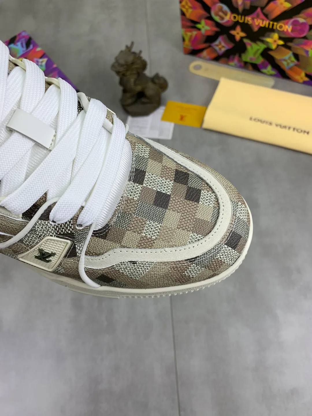 Men's men's shoes 💰P580 New style 💰💎💎Latest color High version 2025Louis*Vuitto* LV Traine Catwalk TRAINER outsole and fabric private model A shoe that definitely costs a lot of money and effort. This series was designed after the arrival of Vifgil. It is favored by many fans every season. Original TPU outsole Original packaging Color: black Available in white (available from stock, super fast shipping) Code number: 35-46